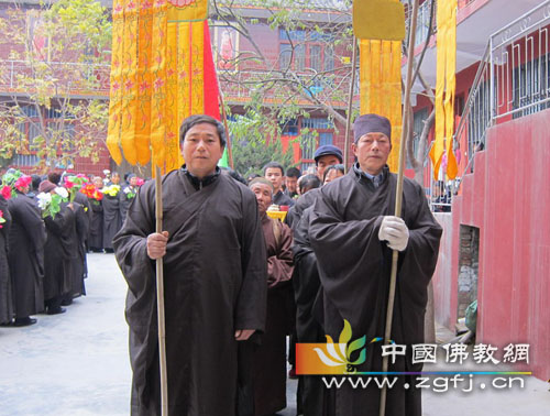 甘肃陇南龙华寺举行三世佛安座法会