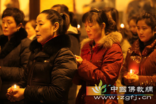 江苏徐州茱萸寺举行供灯祈福法会