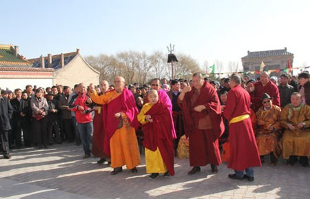 青海吉祥福慧寺隆重举行原塔尔寺鄂尔多斯尕日哇搬迁竣工庆典