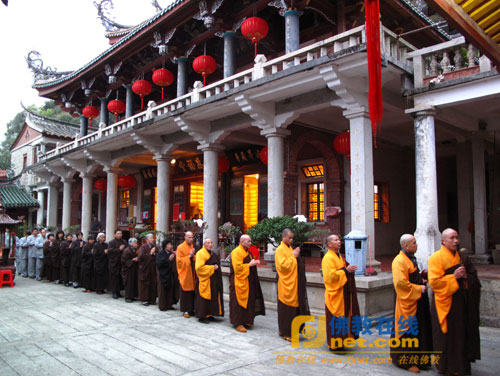 企业家古寺禅修 福建南安雪峰禅寺诠释佛教普世情怀