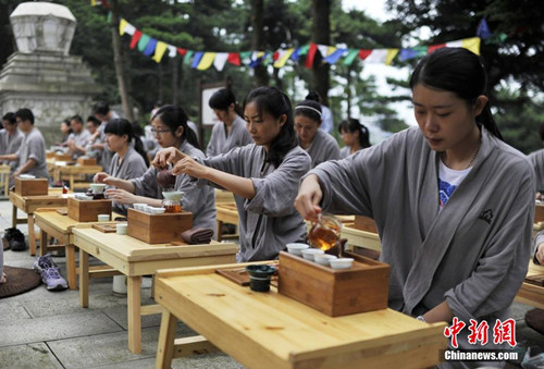 探访：江西九江庐山白领“禅修营”