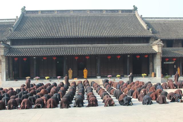 江苏宝华山隆昌寺授居士三皈五戒菩萨戒法会通启