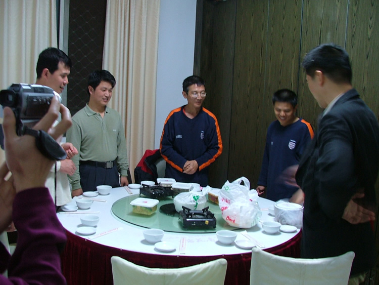 谢先生从上海带来的枣子树素食，需要加热