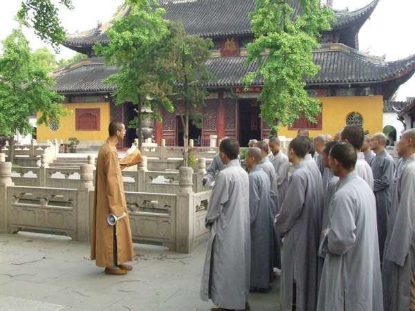 天台山佛学院僧众到西园寺进行参学