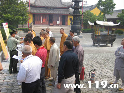 6月6日上午,江苏省海安县广福禅寺聚集了海安县18座寺庙的消防安全