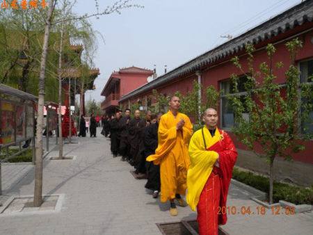 山东淄博普照寺为西南旱灾区和玉树震区祈福