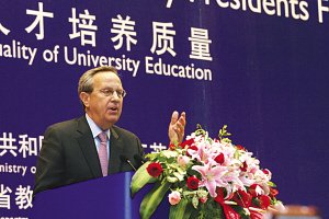 斯坦福大学校长：中国要建成一流大学还需20年