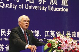 斯坦福大学校长：中国要建成一流大学还需20年