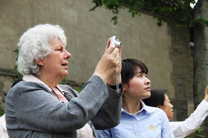 著名宗教社会学家艾琳·巴克女士参访龙泉寺