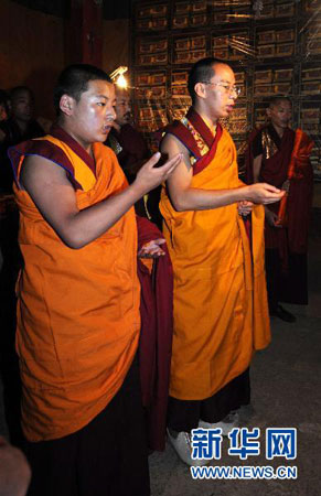 两位活佛都出生在藏北那曲地区嘉黎县.