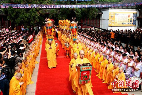 南京阿育王塔佛顶骨舍利面世(组图)