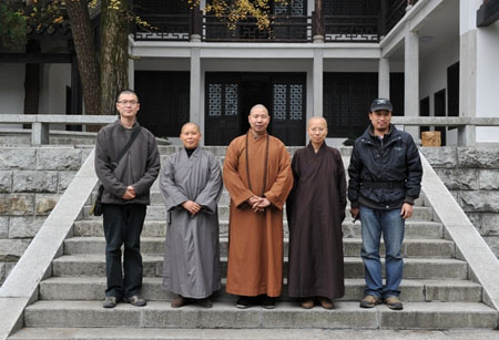 22日,在大善寺参加完早课,念佛活动后,一行人到福严法鼓山佛教学院法