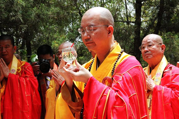 在海峡两岸佛教界祈祷世界和平法会上的讲话