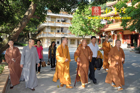 性空长老一行参访南普陀寺及闽南佛学院女众部