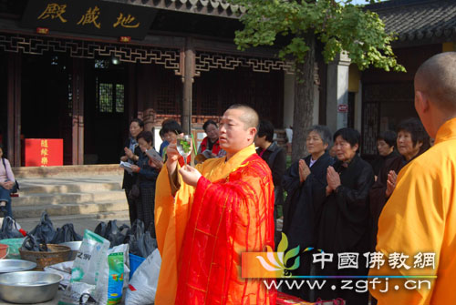 江苏无锡惠山寺举行大型放生活动