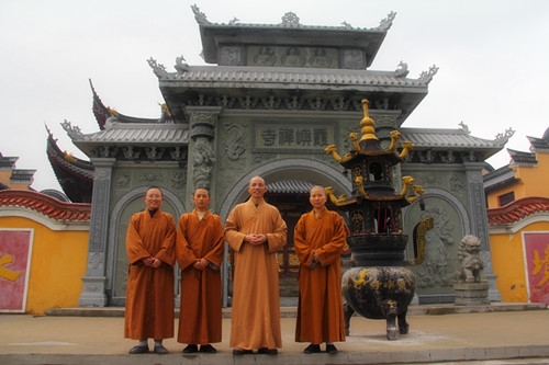 白马寺方丈印乐法师到霞屿禅寺参观交流