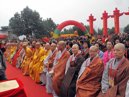 九华山双溪寺举行大兴和尚真身宝殿落成暨安奉登位典礼