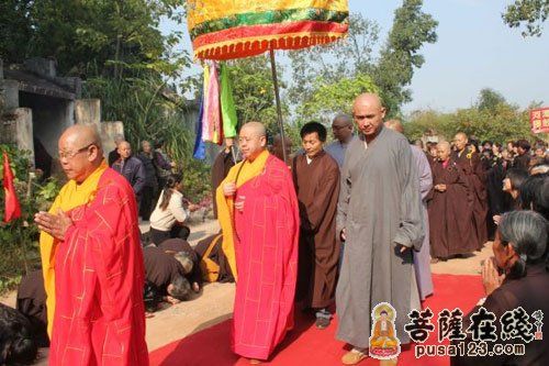 诸山长老步入会场