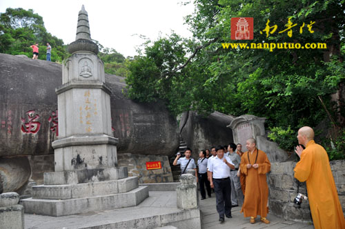 参观寺院