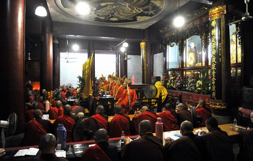 法会圆满日晚上普济禅寺在法堂施放七大士焰口普利十方回向