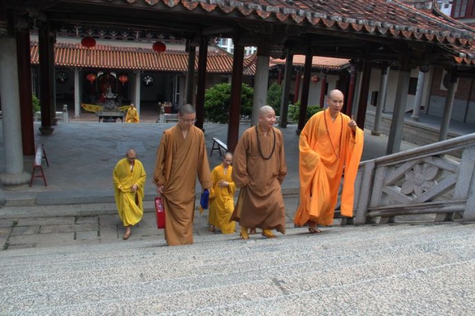 厦门南普陀寺方丈上则下悟大和尚一行参访梅峰寺