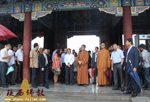 钦奇利亚总统一行到大慈恩寺参访