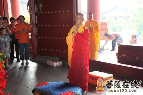 南山寺首座智法法师主法