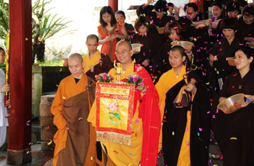 莆田广化寺举行佛诞节浴佛法会 迎请太子圣像