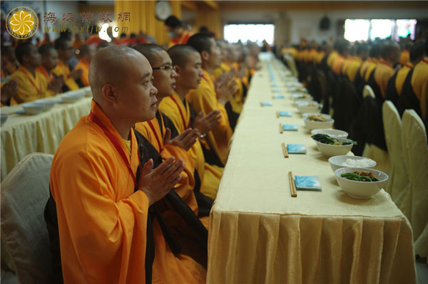 深圳首届千僧大斋胜会于弘法寺隆重举行