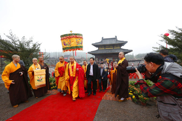 出席“少林武术走进东乡”暨抚州市西隐寺天王殿上梁法会