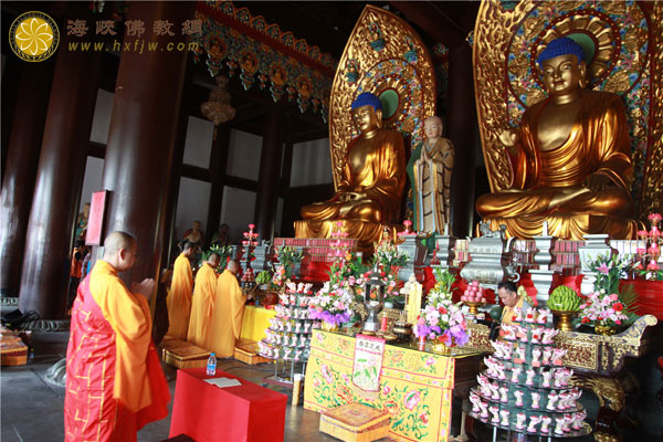 三亚南山寺盂兰盆会为江苏昆山爆炸事故、云南鲁甸地震遇难众生举行超荐祈福法会