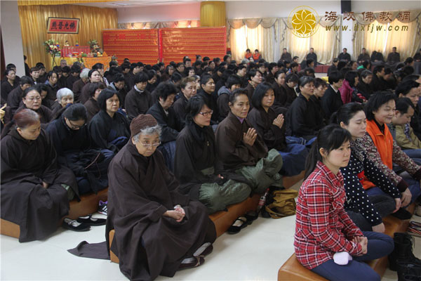 2015年弘法寺佛七法会圆满结束 印顺大和尚向信众送出祝福