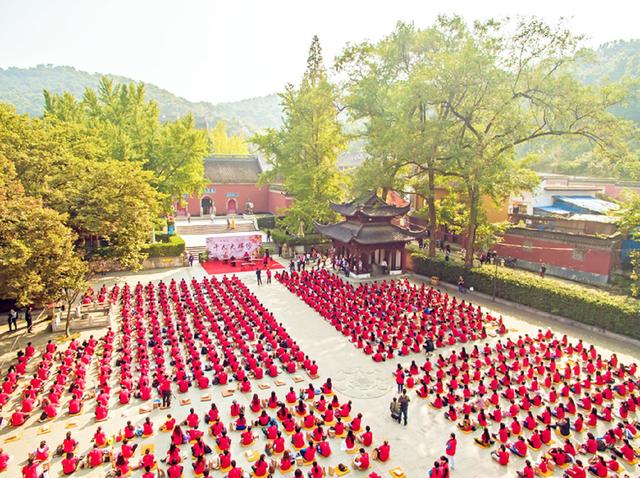 南京栖霞古寺举办“千人大禅修体验”活动