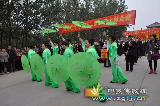 二祖匡教禅寺文艺队纷纷献艺欢庆二祖回家