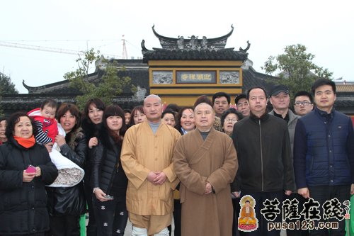 苏州迎湖禅寺果照法师三步一叩 朝拜九华山