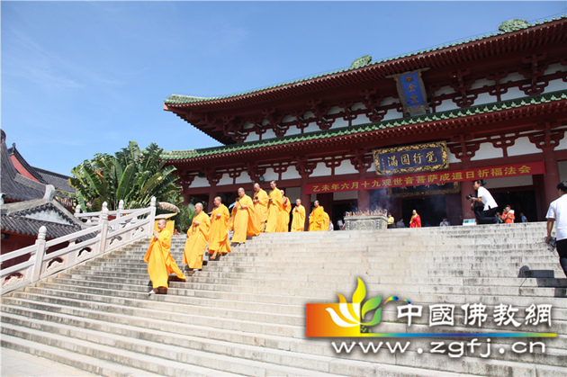 02  8月3日，南山寺观世音菩萨成道日祈福法会隆重举行 摄影：鲁炜.jpg