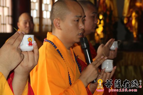 8月25日目莲寺举行“供佛斋僧孝亲祈福超荐法会”文慧法师主法洒净