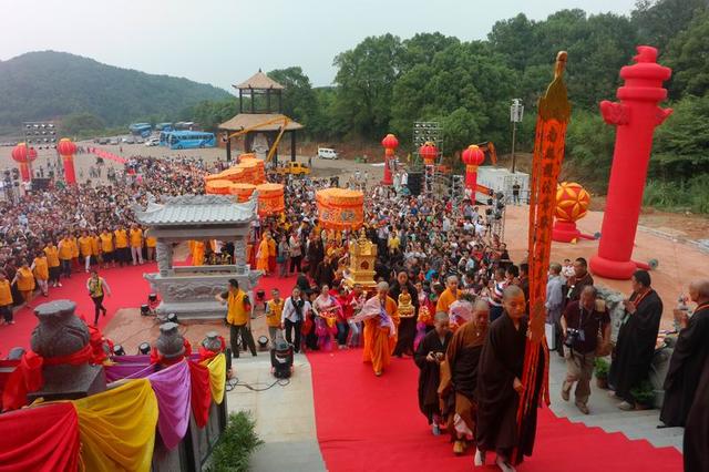 江西上高九峰禅寺举行恭迎本老舍利供奉祈福大典