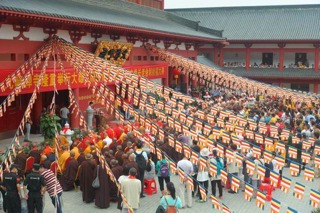 江西上高九峰禅寺举行恭迎本老舍利供奉祈福大典