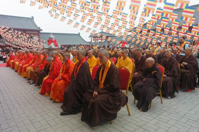 江西上高九峰禅寺举行恭迎本老舍利供奉祈福大典