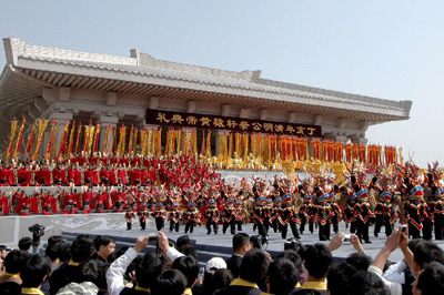 4月5日,上万名海内外中华儿女在此共同缅怀中华民族的人文始祖轩辕黄帝