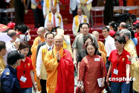 组图：香港举办佛诞嘉年华庆祝回归十周年