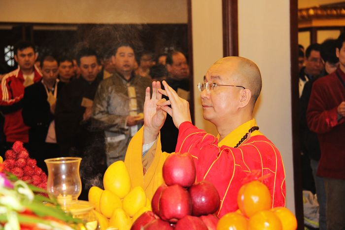 北京龙泉寺举行大型法会为西南旱区祈雨