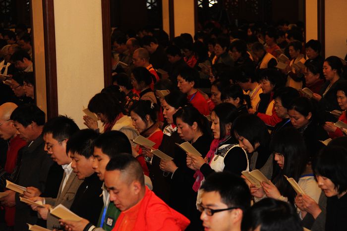 北京龙泉寺举行大型法会为西南旱区祈雨