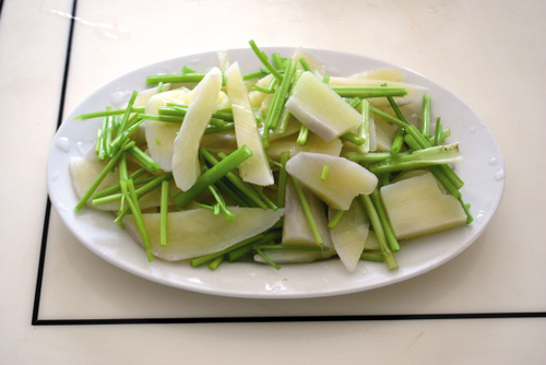 清新养胃的山药炒芹菜