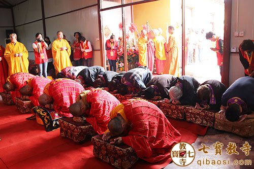 2018年5月1日,上海市白沃净寺举行佛像开光法会.