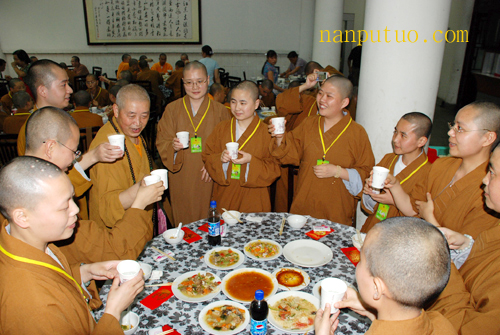 昭觉寺主持图片