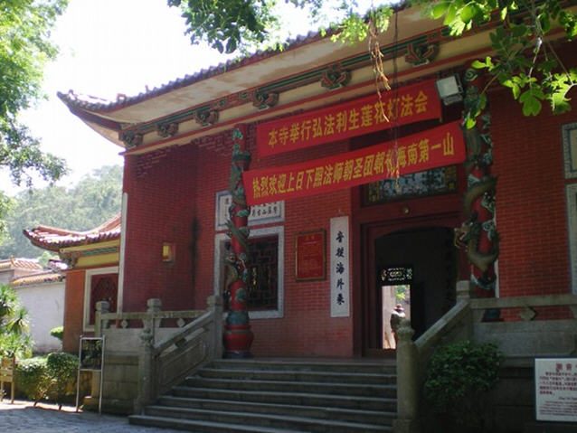 据了解,东山岭潮音寺的佛像是赖金英女士受其师韩杨元的嘱托,于1986年