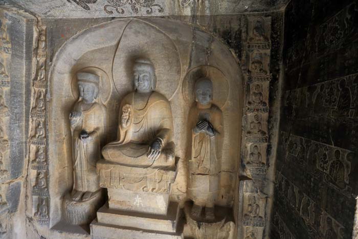 灵泉寺现存基址坐北朝南,以中轴线依次按山门,天王殿,玉皇阁,大佛殿