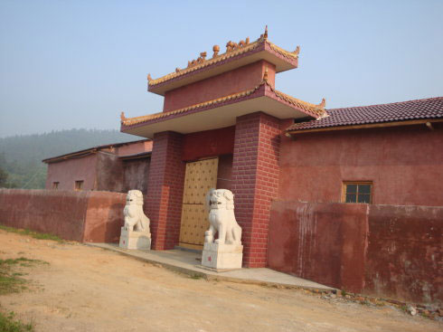 溈仰宗仙嶽寺最新介紹仙嶽寺位於湖南省醴陵市仙嶽山風景區龜背型半山